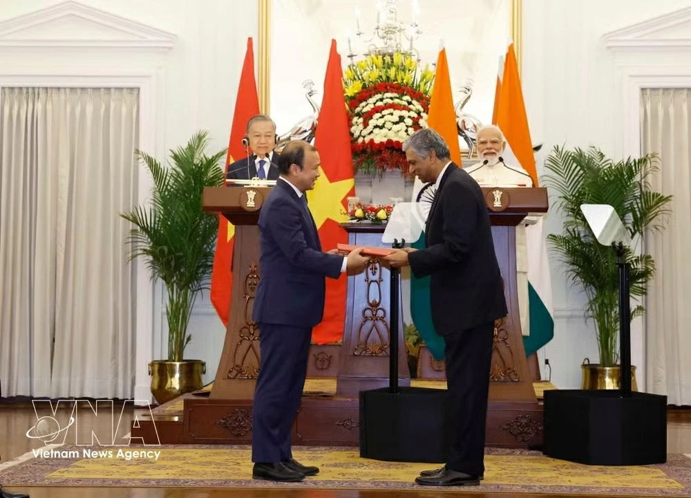 General Secretary, President To Lam and Indian Prime Minister Narendra Modi witnessed the exchange of  cooperation agreements