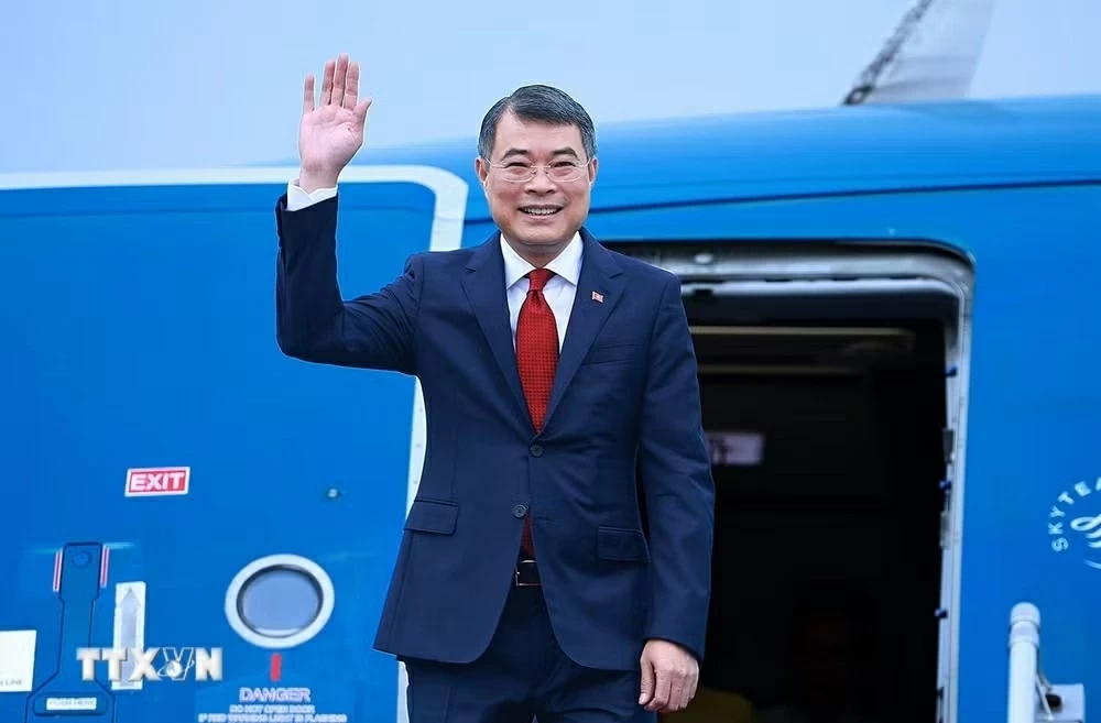 Prime Minister Le Minh Hung departs for ASEAN Summit in Philippines