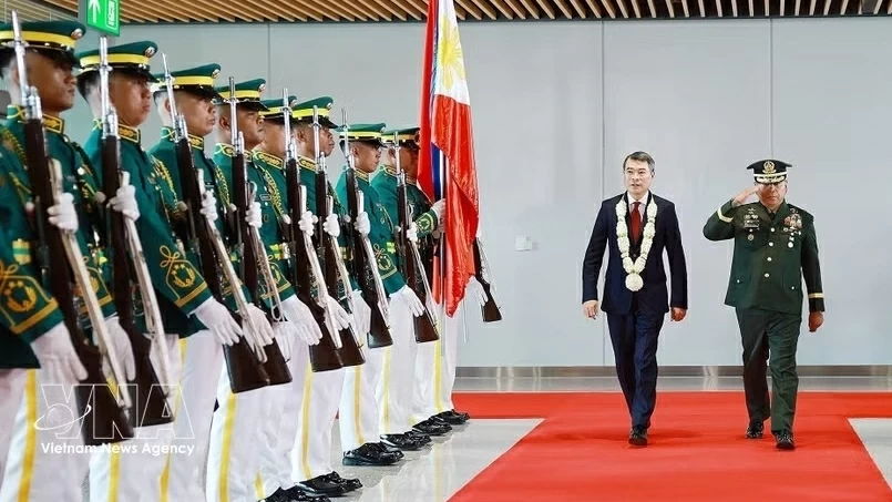 Prime Minister Le Minh Hung arrives in Philippines for 48th ASEAN Summit