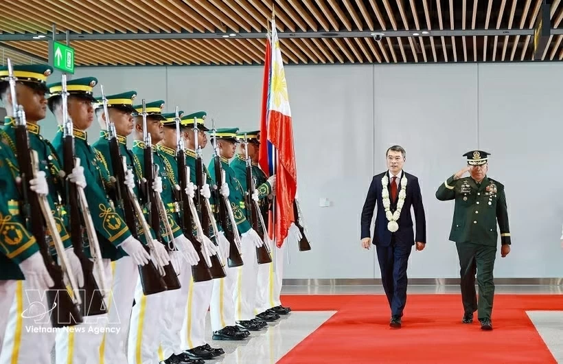 Prime Minister Le Minh Hung arrives in Philippines for 48th ASEAN Summit