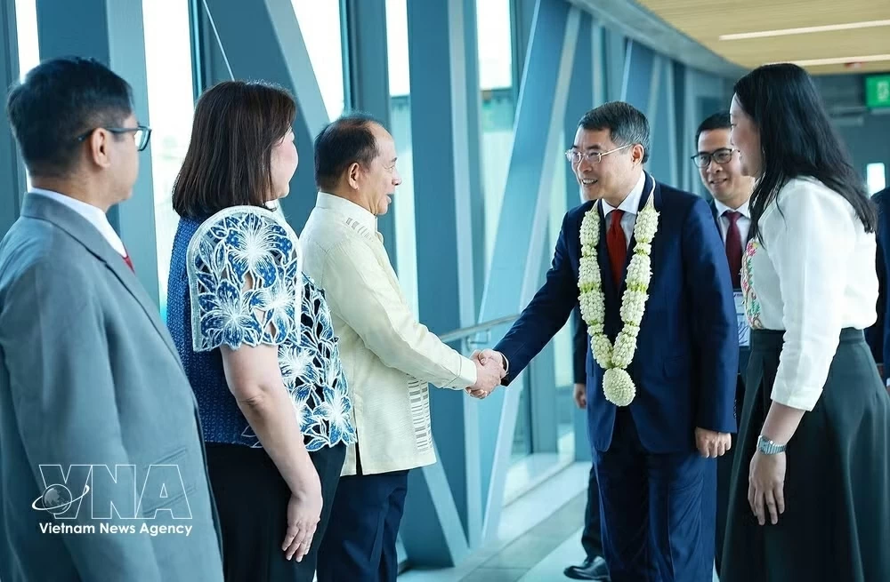 Prime Minister Le Minh Hung arrives in Philippines for 48th ASEAN Summit