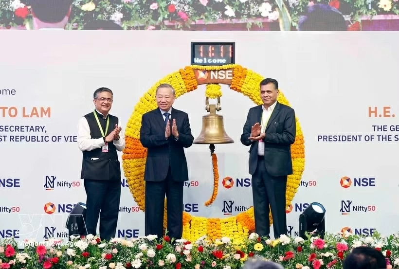 General Secretary, President To Lam rings bell at India’s National Stock Exchange