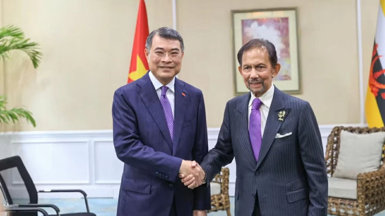 Prime Minister Le Minh Hung holds bilateral meetings during the 48th ASEAN Summit in Cebu