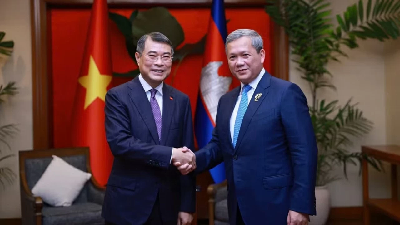 Prime Minister Le Minh Hung holds bilateral meetings during the 48th ASEAN Summit in Cebu