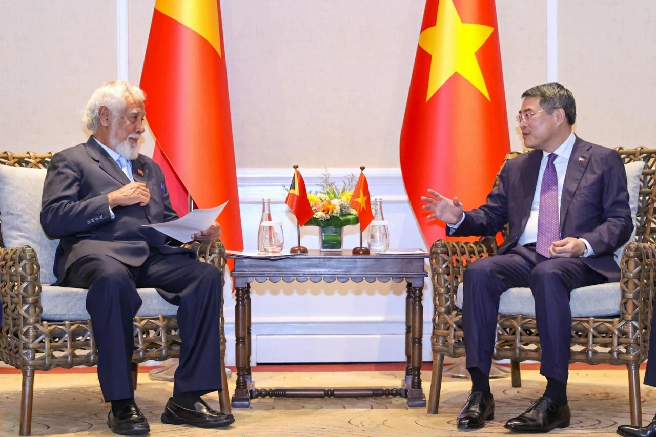Prime Minister Le Minh Hung holds bilateral meetings during the 48th ASEAN Summit in Cebu