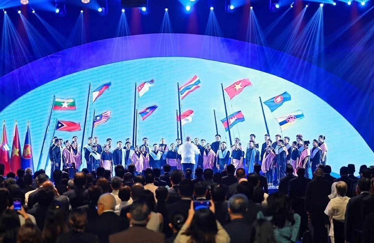 Prime Minister Le Minh Hung attends opening ceremony of 48th ASEAN Summit in Cebu