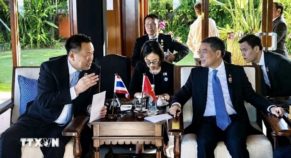 Prime Minister Le Minh Hung holds bilateral meetings with leaders of Singapore, Thailand and Indonesia in Cebu