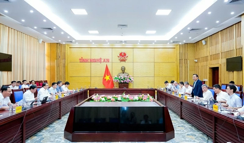 EVN enhances investment in power grid, partners in development with Nghe An Province