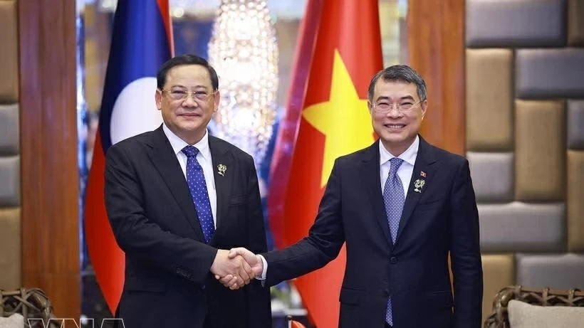 Prime Minister Le Minh Hung meets with Lao, Malaysian counterparts in Cebu