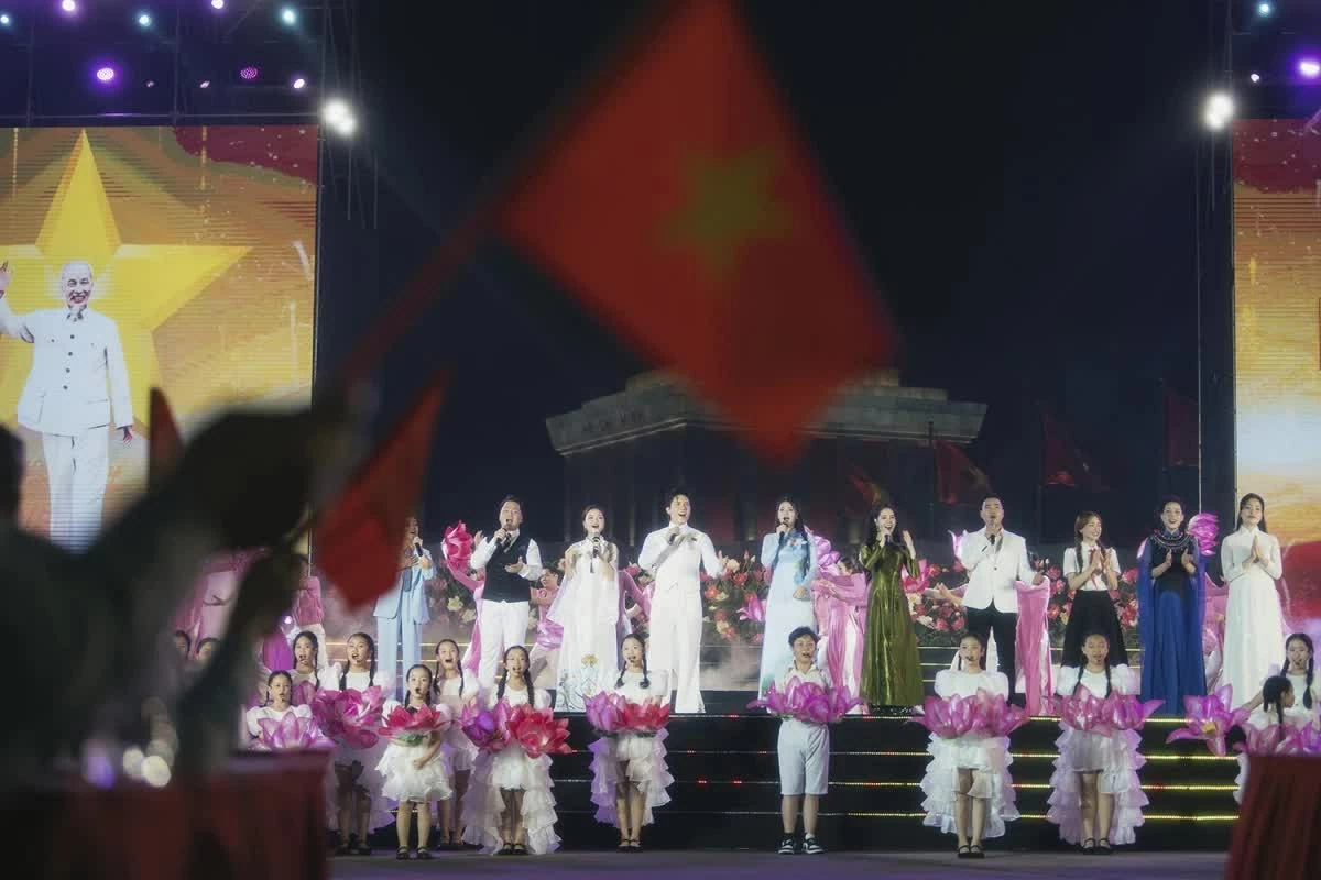 Hanoi organizes numerous art programs to commemorate the 136th birthday of President Ho Chi Minh