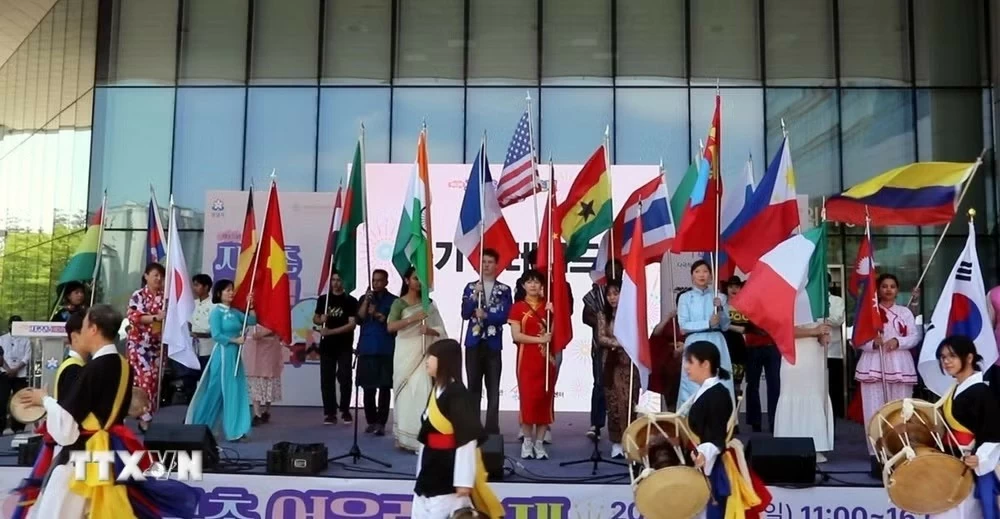 Vietnamese cultural imprint at RoK's Seongnam Global Cultural Festival Vietnamese cultural imprint at RoK's Seongnam Global Cultural Festival