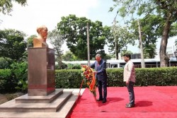 General Secretary, President To Lam lays flowers at President Ho Chi Minh Statue in Sri Lanka capital