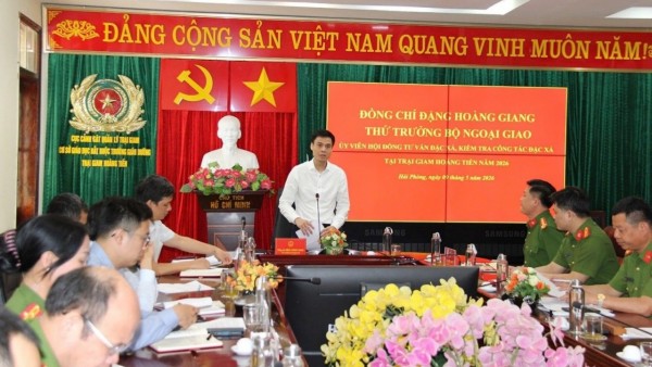 Thứ trưởng Đặng Hoàng Giang kiểm tra công tác đặc xá tại Trại giam Hoàng Tiến