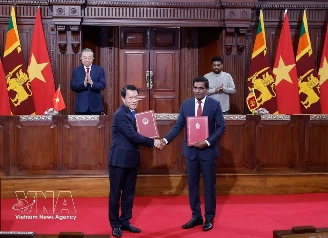 Vietnam, Sri Lanka leaders witness exchange of cooperation documents in Colombo