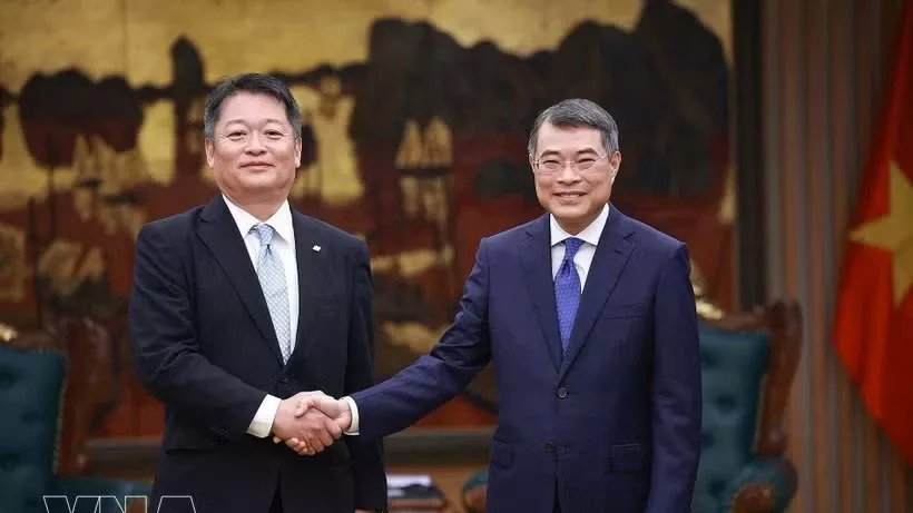 Prime Minister Le Minh Hung received Governor of Japan’s Yamanashi prefecture Nagasaki Kotaro in Hanoi