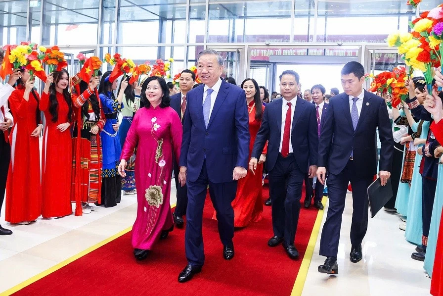 Party and State leaders attend opening ceremony of 11th National Congress of the Vietnam Fatherland Front in Hanoi