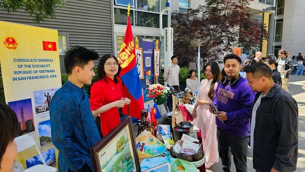 Spreading Vietnamese culture at Asian American and Pacific Islander (AAPI) Heritage Month Cultural Festival in San Francisco