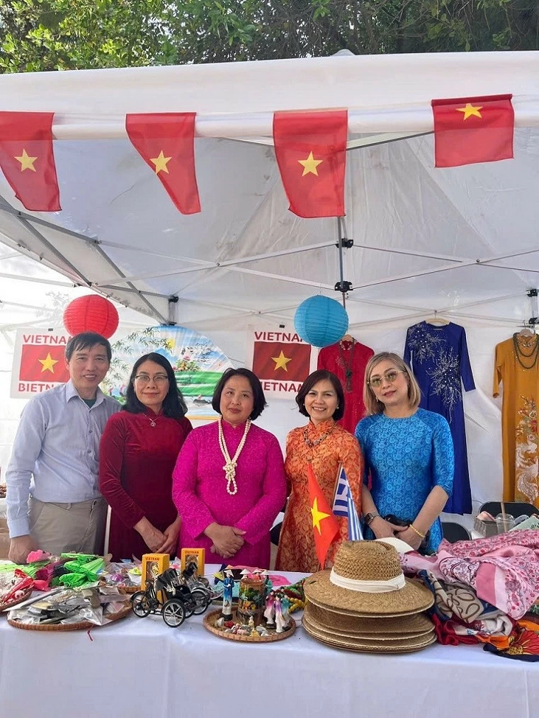 Showcasing Vietnamese culture and image at the 4th ASEAN Plus Friends Bazaar in Greece