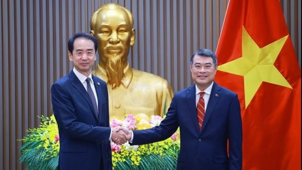 Prime Minister Le Minh Hung receives Chinese Ambassador He Wei