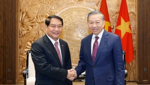 General Secretary, President To Lam receives Secretary of Vientiane Party Committee, People's Council Chairman