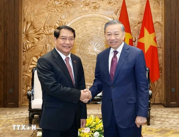 General Secretary, President To Lam receives Secretary of Vientiane Party Committee, People's Council Chairman