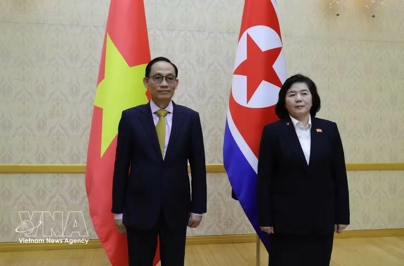 Politburo Member,  FM Le Hoai Trung and DPRK officials discuss ways to boost bilateral ties