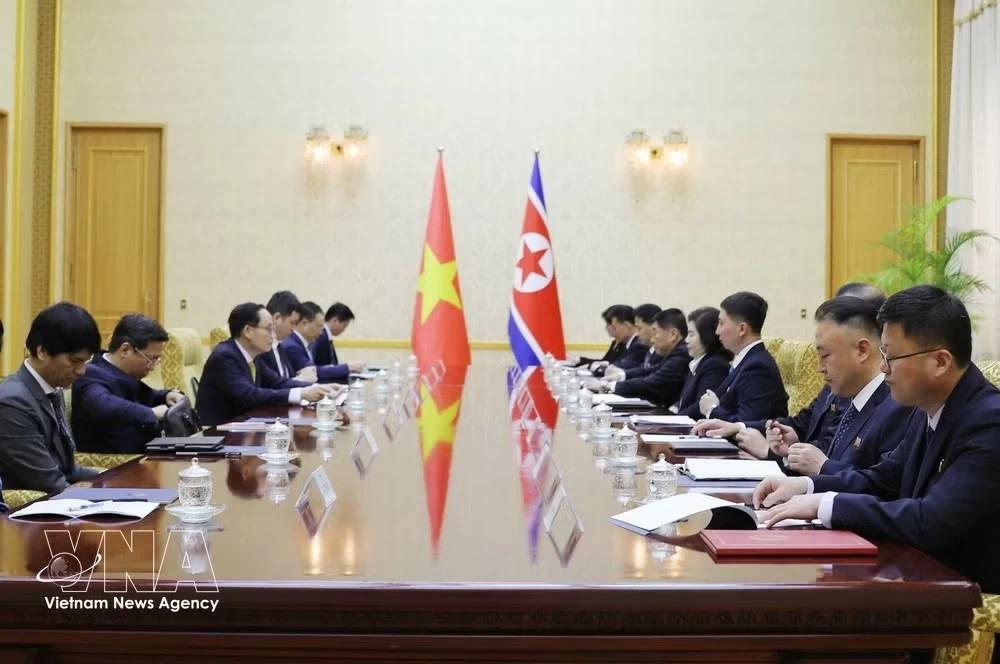 Politburo Member,  FM Le Hoai Trung and DPRK officials discuss ways to boost bilateral ties