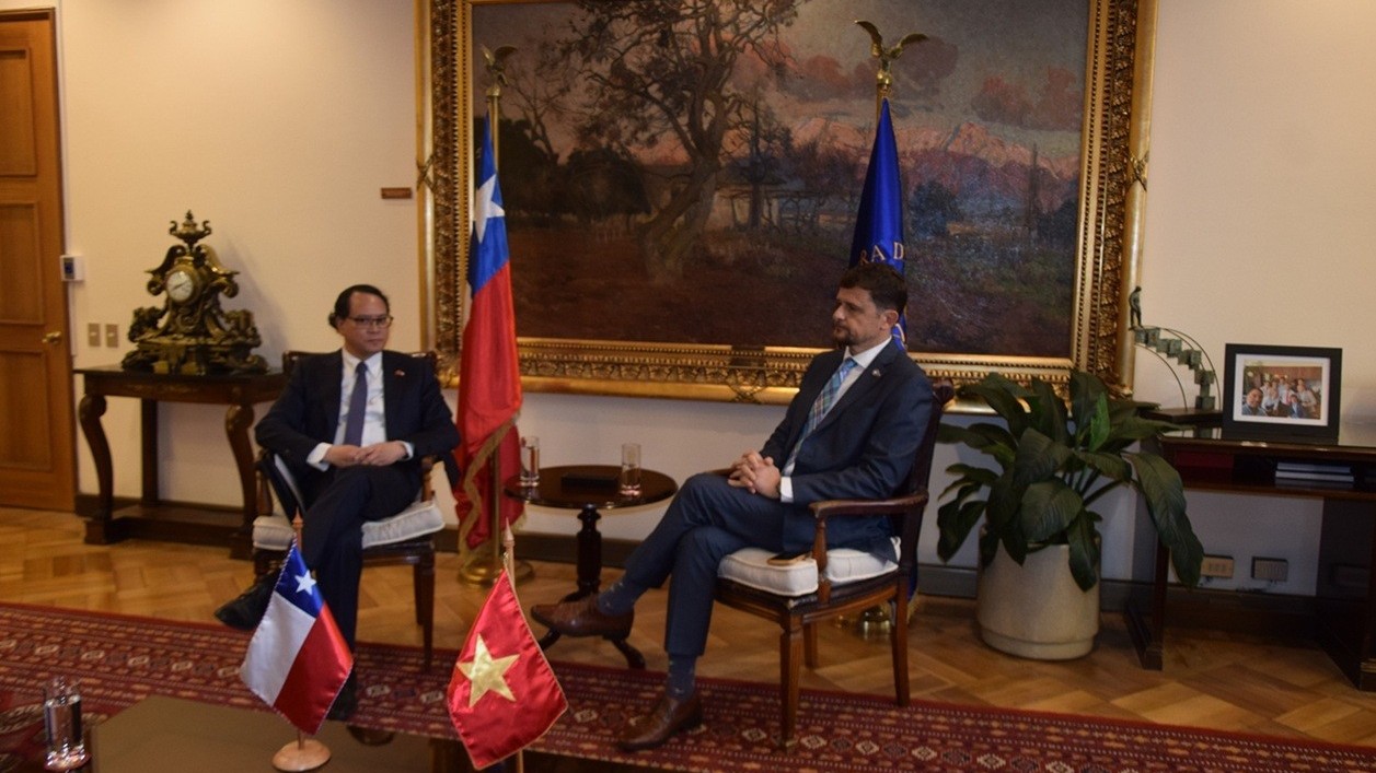 Ambassador Nguyen Viet Cuong promotes legislative cooperation with Chile's new Congress