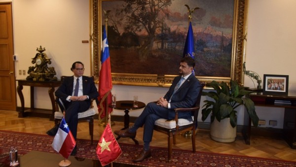 Ambassador Nguyen Viet Cuong promotes legislative cooperation with Chile's new Congress