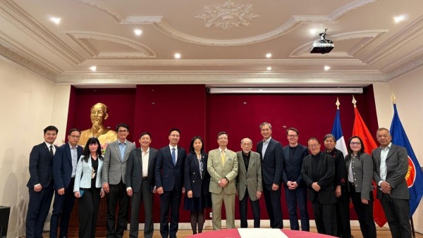 Strengthening connections, promoting bridging role of the Vietnamese Association in France: Ambassador