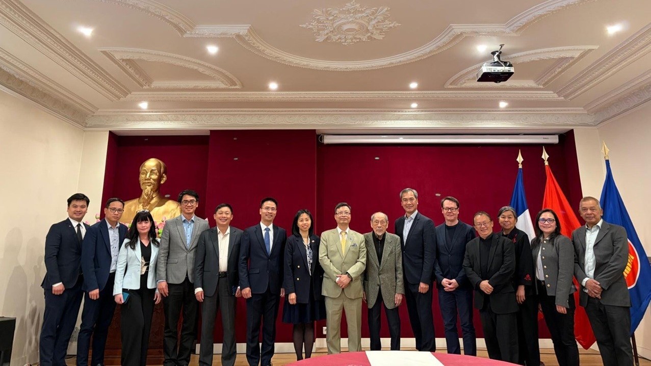 Strengthening connections, promoting bridging role of the Vietnamese Association in France: Ambassador