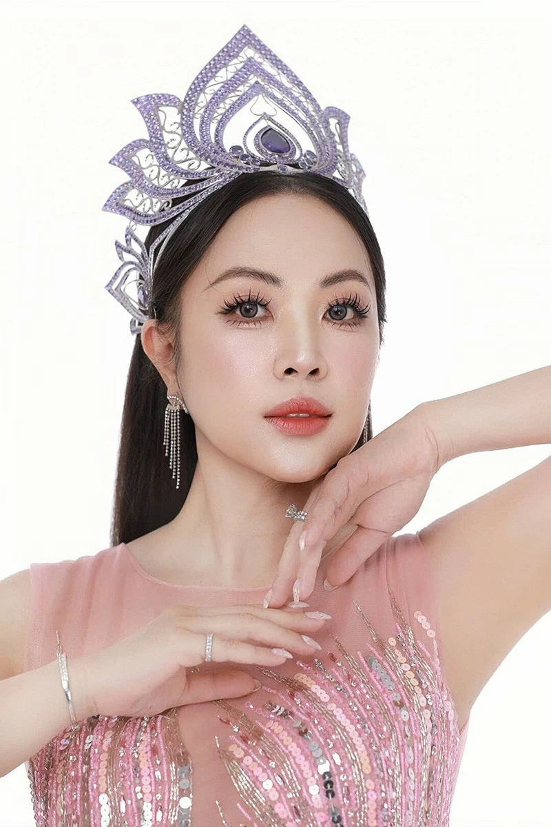 Miss Vietnam Business 2025 Hoang Thu Thuy radiates both brilliance and steadfast resilience.