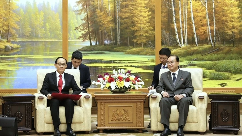 Special Envoy of General Secretary, President To Lam meets with DPRK leaders