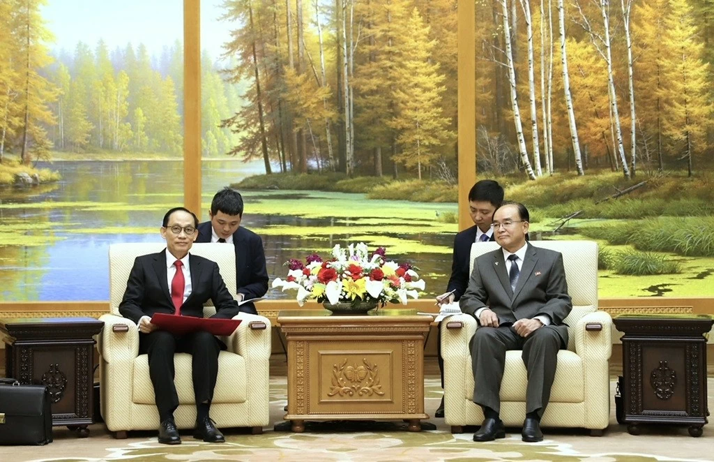 Special Envoy of General Secretary, President To Lam meets with DPRK leaders