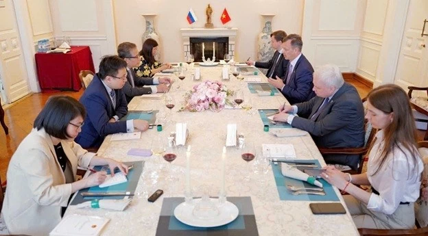 Ambassador Dang Minh Khoi and First Deputy Chairman of the Russian Federation Council discuss bilateral cooperation for 2026 Ambassador Dang Minh Khoi and First Deputy Chairman of the Russian Federation Council discuss bilateral cooperation for 2026