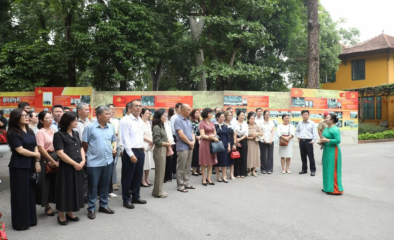 Following President Ho Chi Minh’s example, diplomats uphold dedication in service to the nation and people
