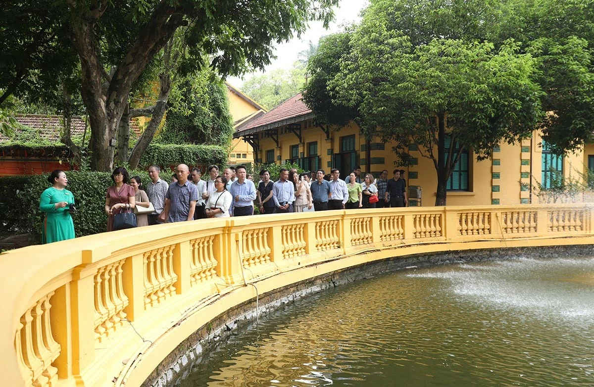 Following President Ho Chi Minh’s example, diplomats uphold dedication in service to the nation and people