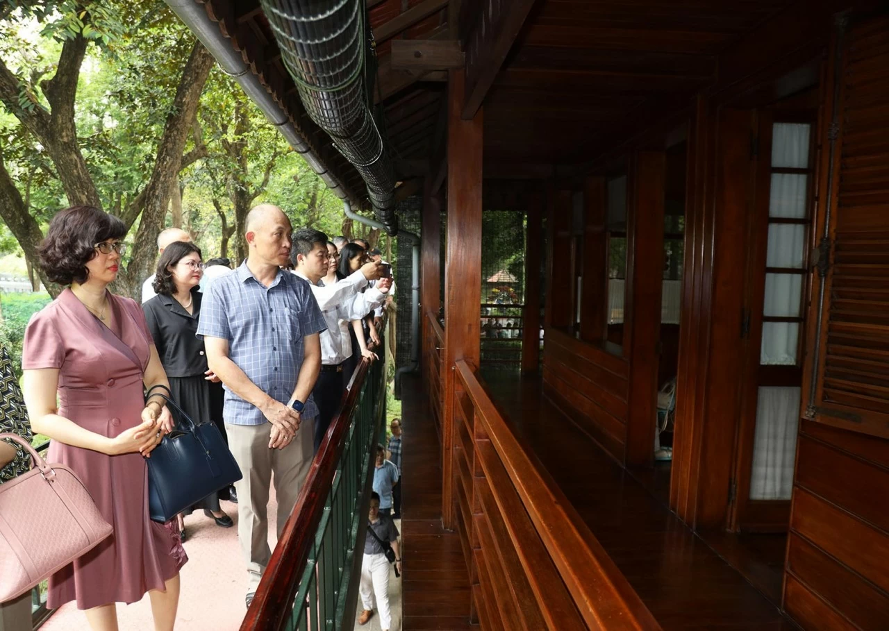 Following President Ho Chi Minh’s example, diplomats uphold dedication in service to the nation and people