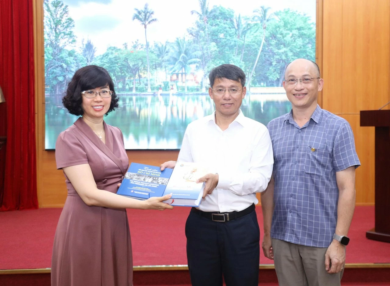 Following President Ho Chi Minh’s example, diplomats uphold dedication in service to the nation and people