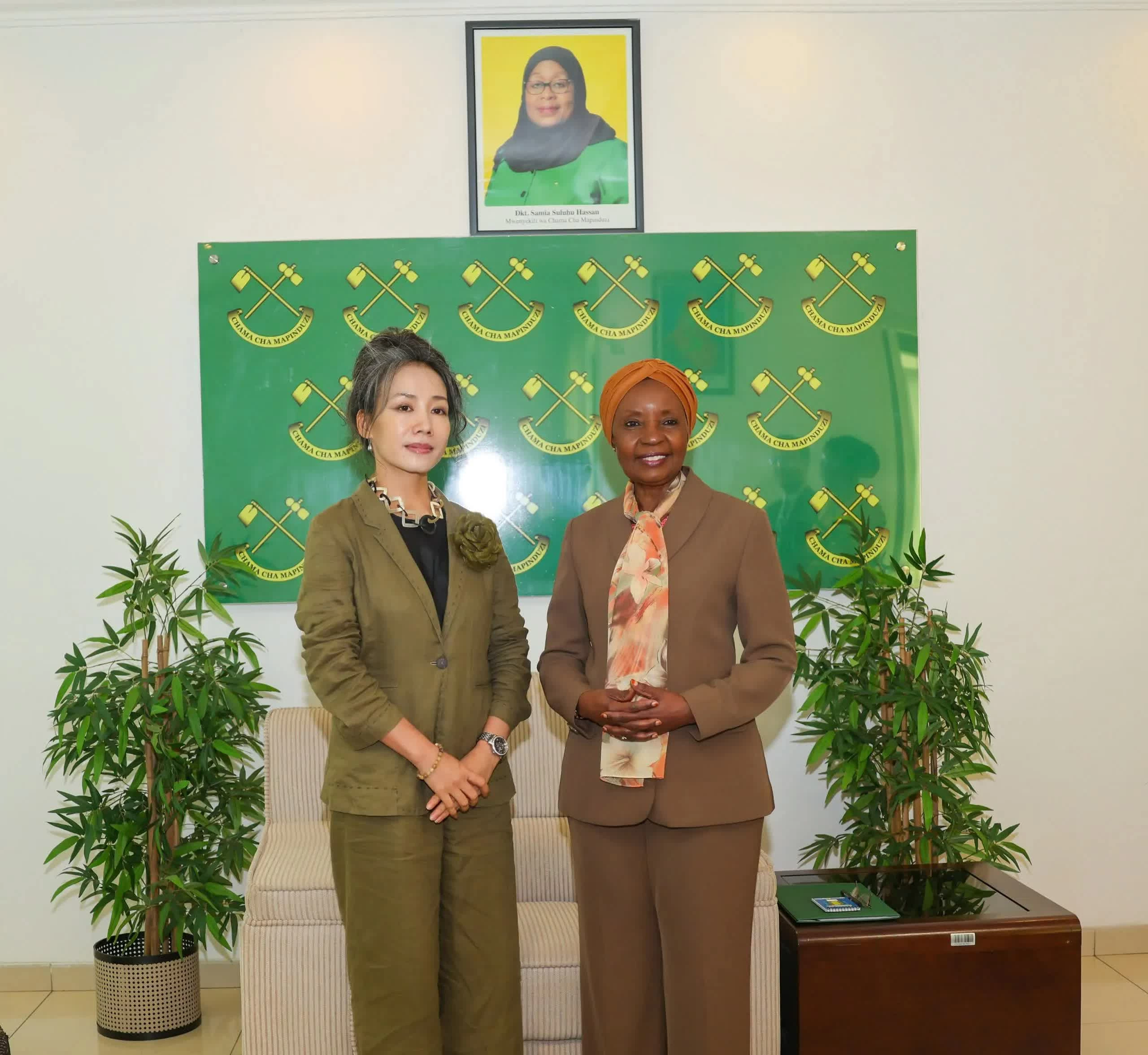 Vietnam-Tanzania boost Party cooperation, expand comprehensive connectivity