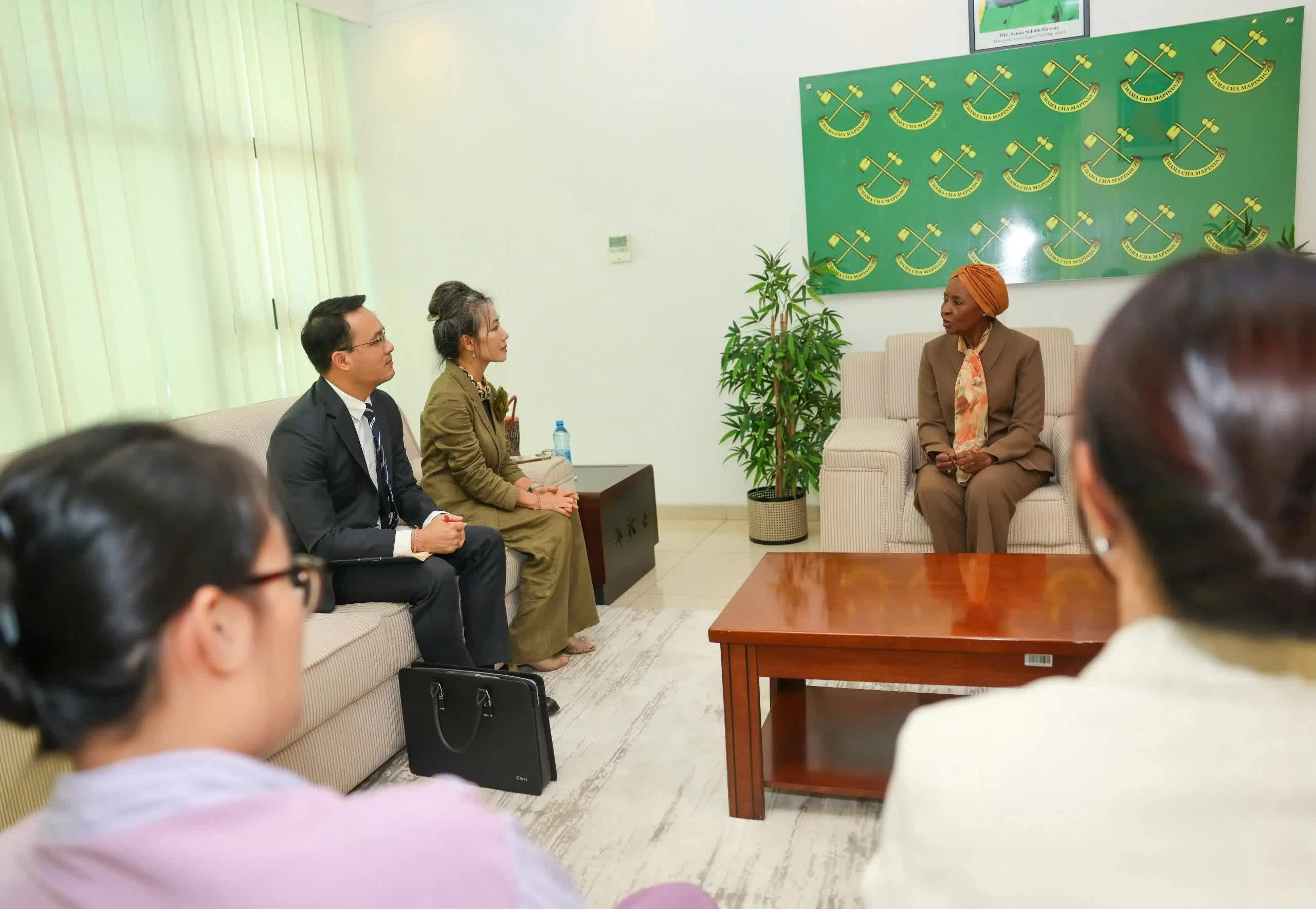 Vietnam-Tanzania boost Party cooperation, expand comprehensive connectivity