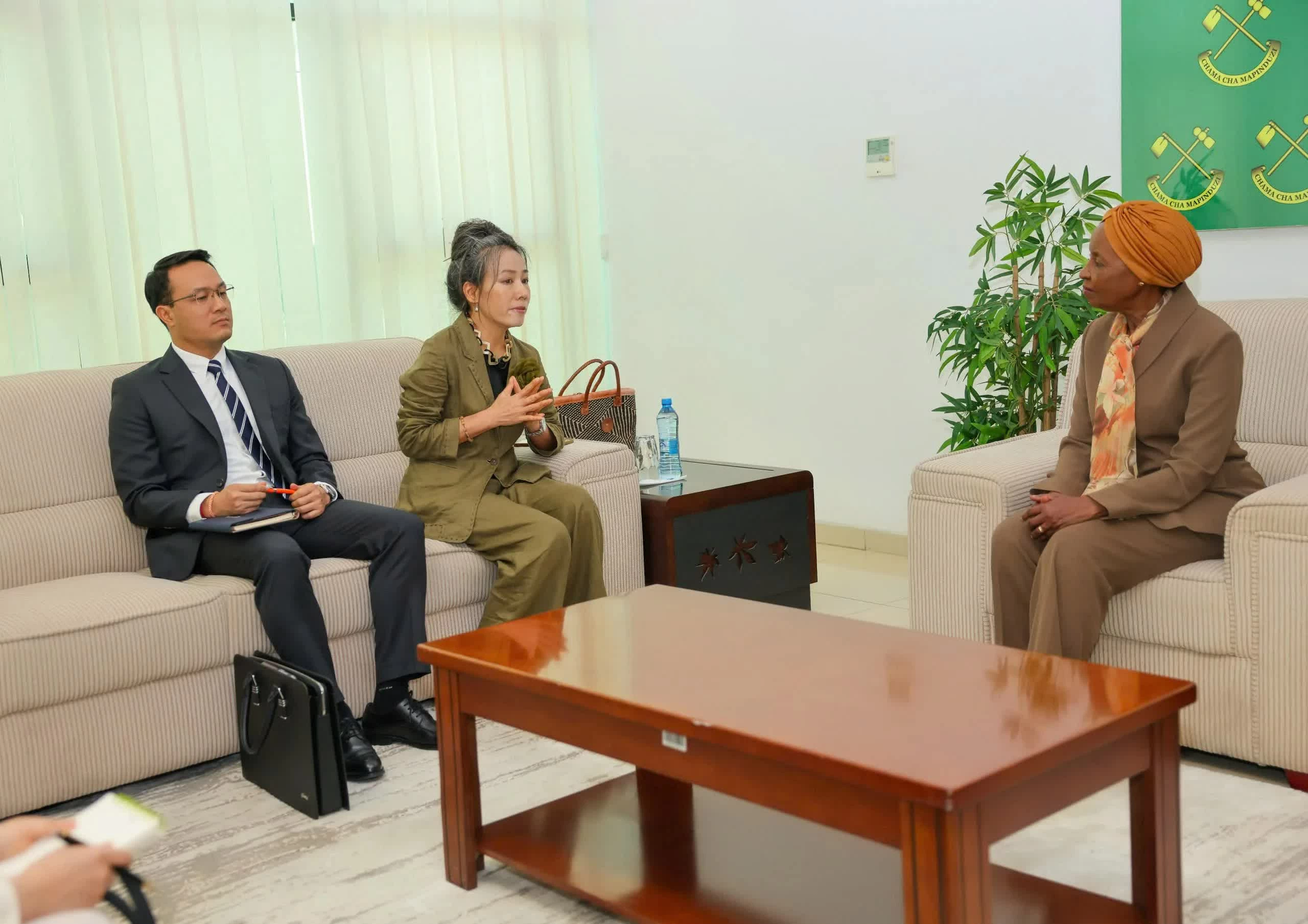 Vietnam-Tanzania boost Party cooperation, expand comprehensive connectivity