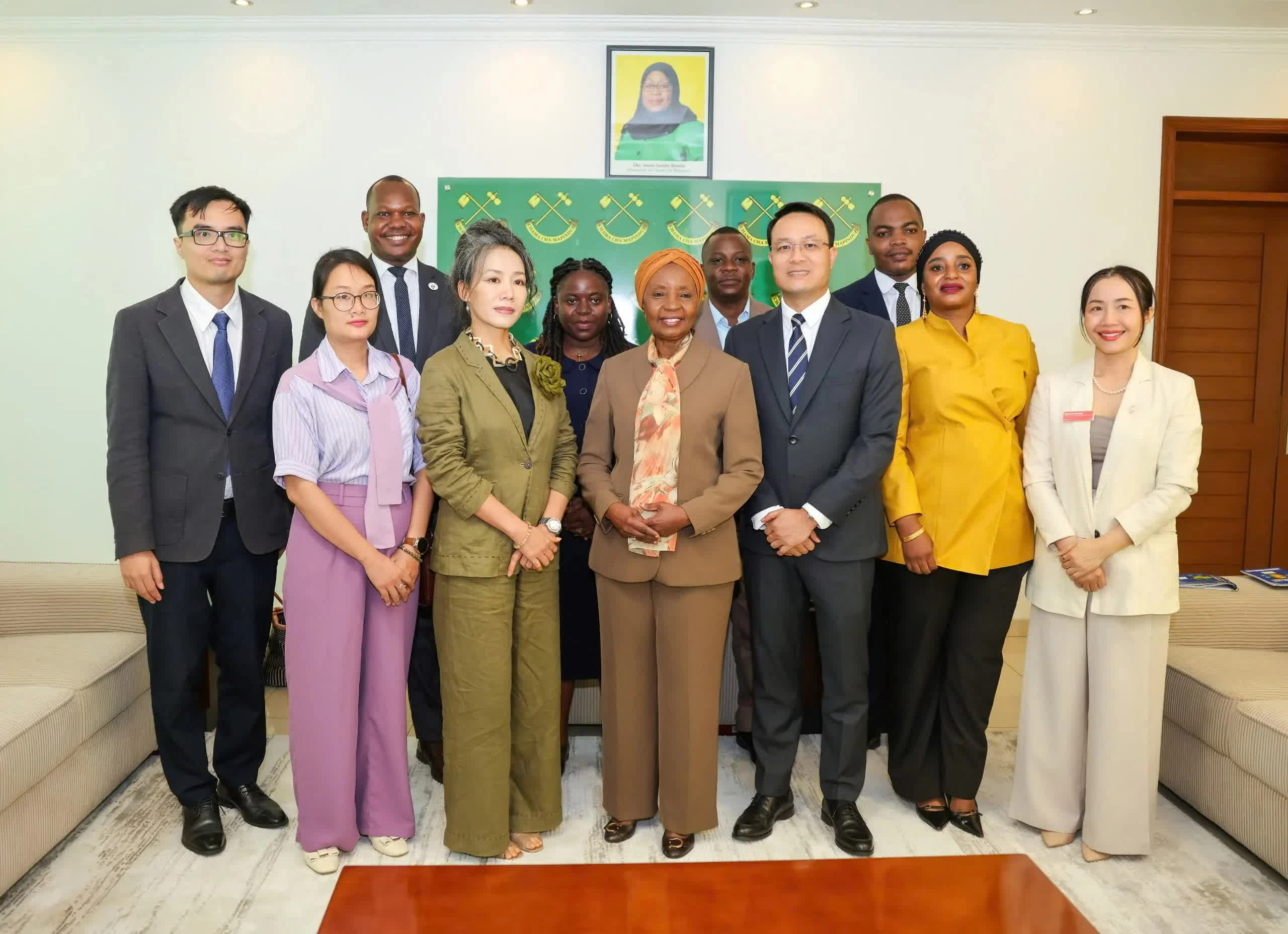 Vietnam-Tanzania boost Party cooperation, expand comprehensive connectivity