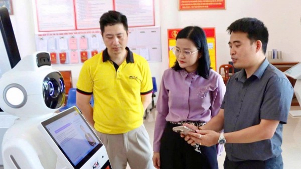 Thai Nguyen: Vo Nhai Commune trials AI robot for public administration services