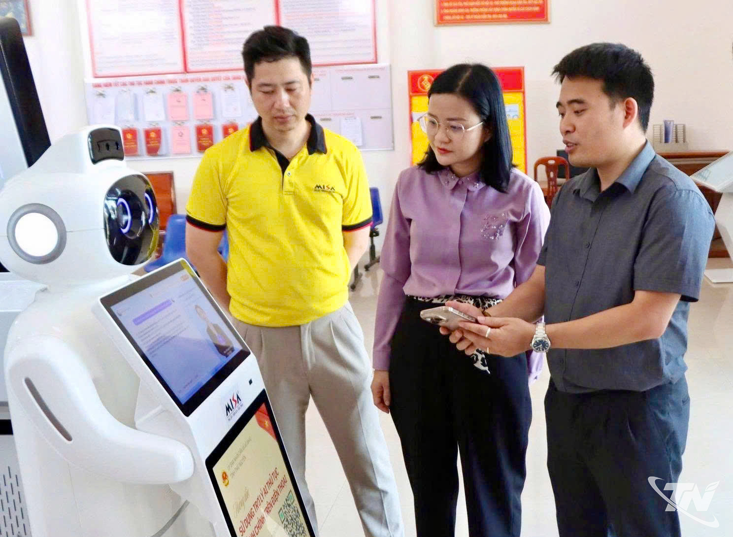 Thai Nguyen: Vo Nhai Commune trials AI robot for public administration services