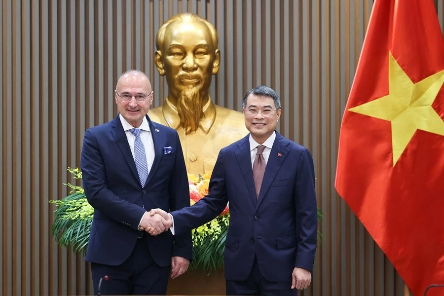Prime Minister Le Minh Hung welcomes Croatian Minister of Foreign and European Affairs Gordan Grlić Radman Prime Minister Le Minh Hung welcomes Croatian Minister of Foreign and European Affairs Gordan Grlić Radman