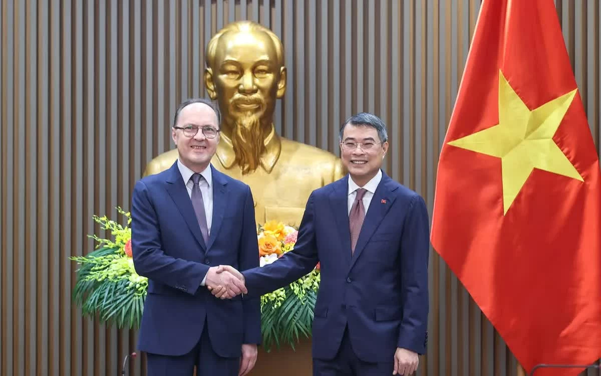 Prime Minister Le Minh Hung receives Russian Ambassador to Vietnam Gennady Bezdetko Prime Minister Le Minh Hung receives Russian Ambassador to Vietnam Gennady Bezdetko