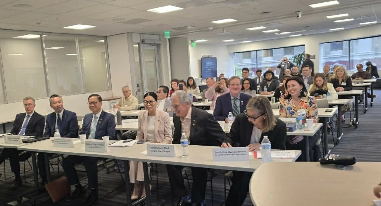 A new era in Vietnam-Oregon economic cooperation: From strategic vision to practical implementation A new era in Vietnam-Oregon economic cooperation: From strategic vision to practical implementation