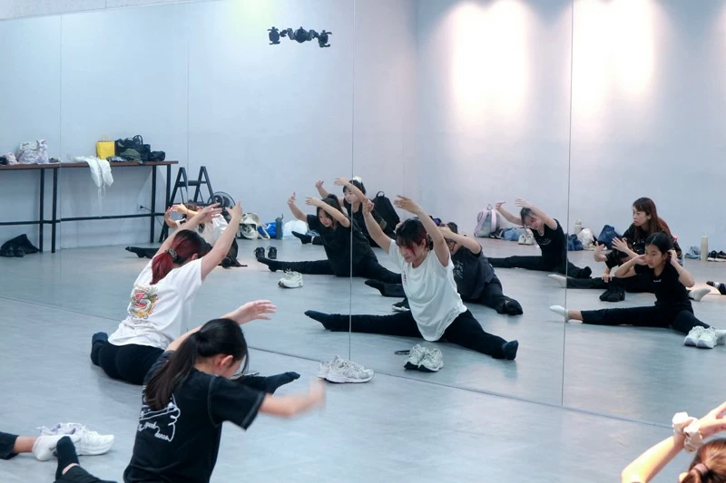 PV Dance Class: When dance becomes the common language of the Japanese community in Hanoi