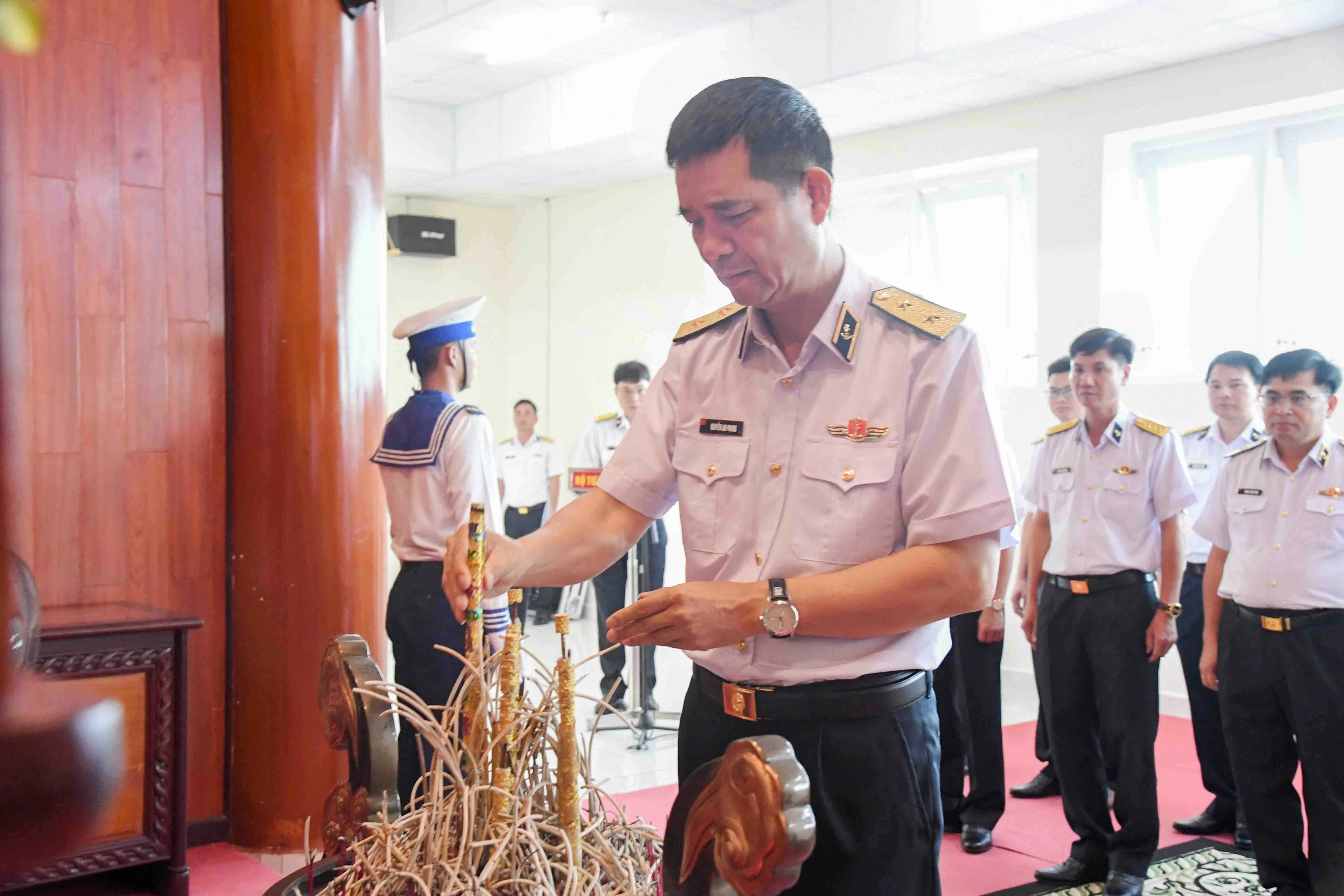 President Ho Chi Minh's affection for Vietnam's Naval Forces President Ho Chi Minh's affection for Vietnam's Naval Forces